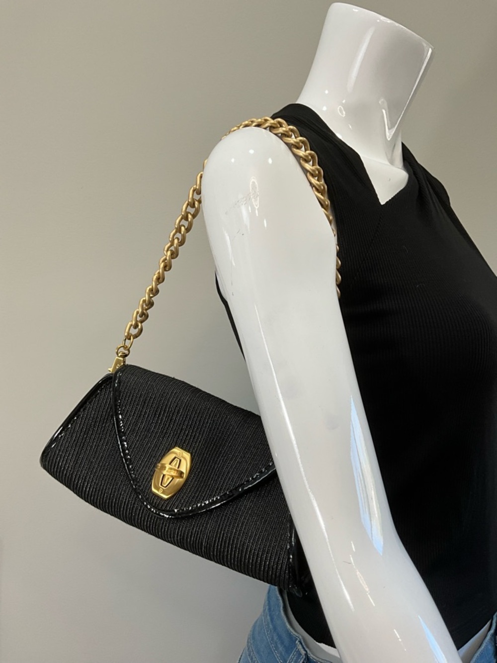 ERIC JAVITS Black Textured Shoulder Bag Gold Chain Turn Lock Clutch Evening